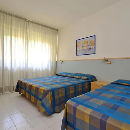 Comfort Getaway With Pool Apartment Lignano Sabbiadoro