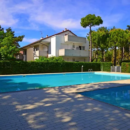 Comfort Getaway With Pool Apartment *