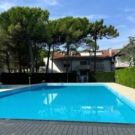 Comfort Getaway With Pool Lignano Sabbiadoro