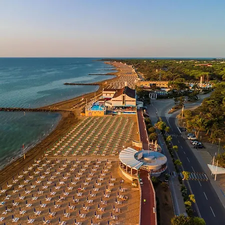Apartment Comfort Getaway With Pool Lignano Sabbiadoro